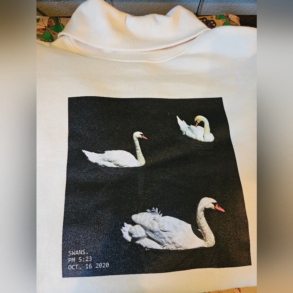 NWOT Forever 21 White and Black Swan Print Accent Sweatshirt